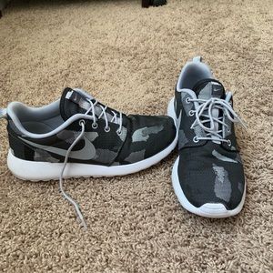 Nike Roshe run 1 grey camo